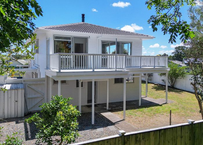  at 2/80 Cascades Road, Pakuranga Heights, Auckland
