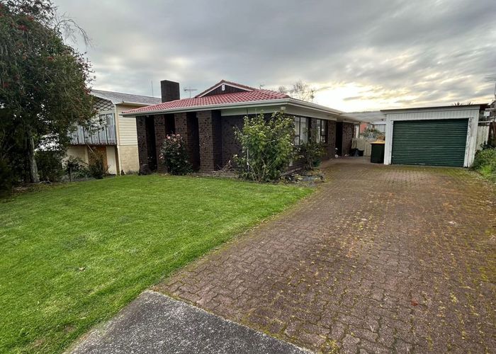  at 17  Pooley Street, Pakuranga Heights, Manukau City, Auckland