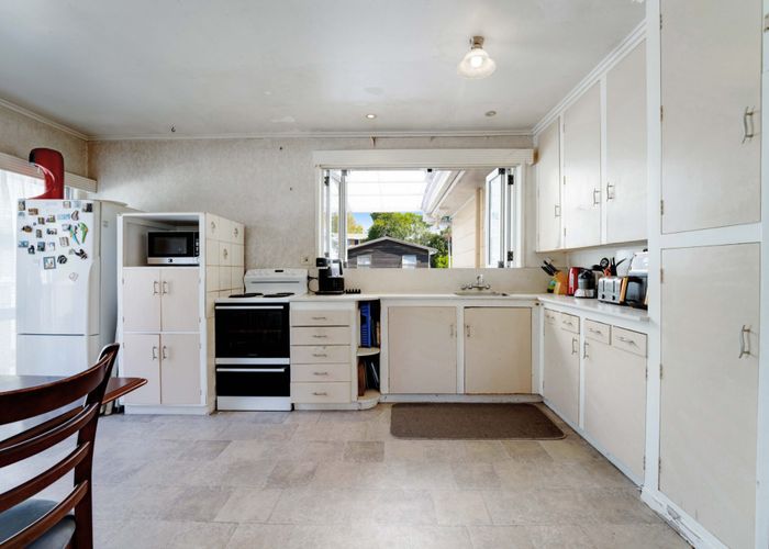  at 2/10 Neal Avenue, Glenfield, North Shore City, Auckland