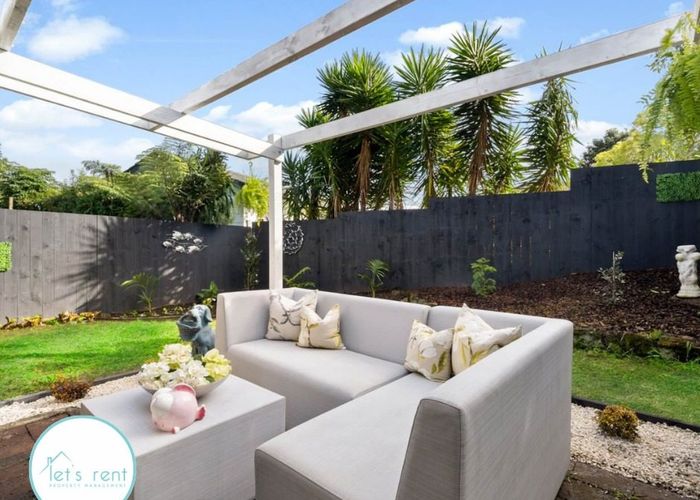  at 2/21 Cosy Place, Howick, Manukau City, Auckland