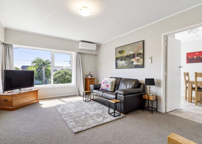  at 1/766 Beach Road, Browns Bay, Auckland