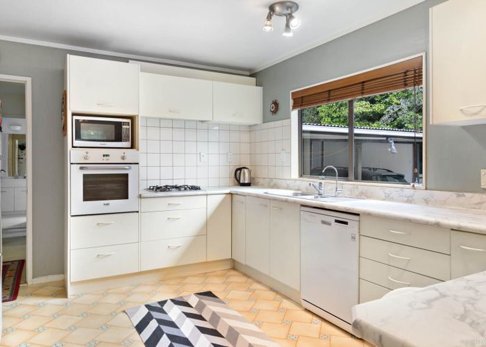  at 54 Holyoake Place, Chatswood, Auckland