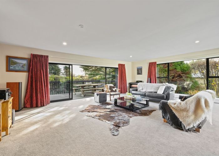  at 422 Cashmere Road, Westmorland, Christchurch