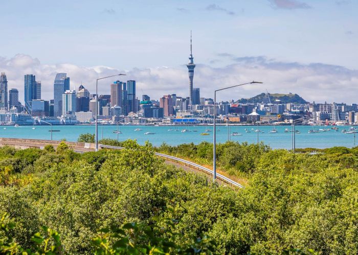  at 5 Sylvan Avenue, Northcote, North Shore City, Auckland