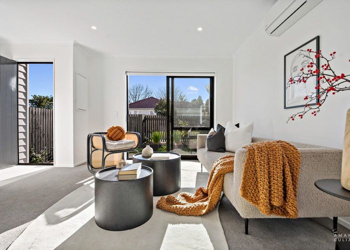  at 3 Isabella Lane, Henderson, Waitakere City, Auckland