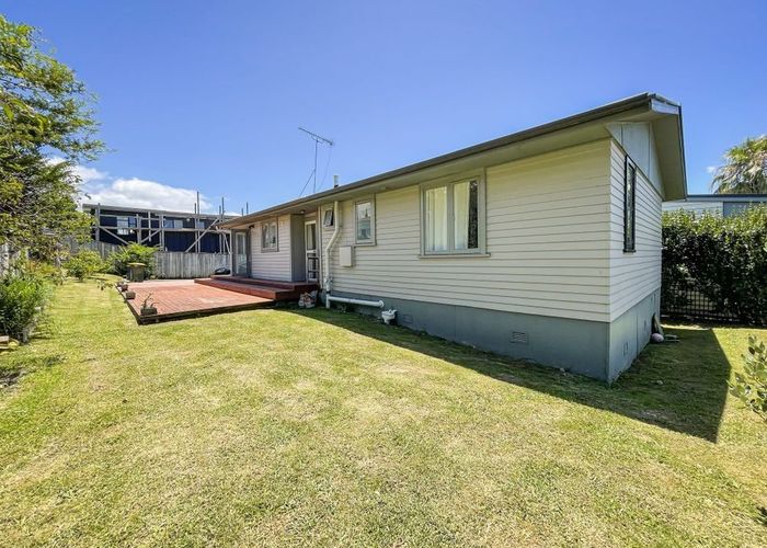  at 39 Fairclough Road, Beach Haven, North Shore City, Auckland