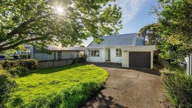  at 31 Smale Street, Point Chevalier, Auckland
