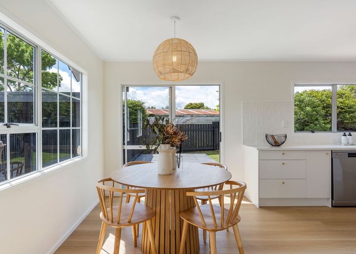  at 5 Moxham Grove, Massey, Waitakere City, Auckland