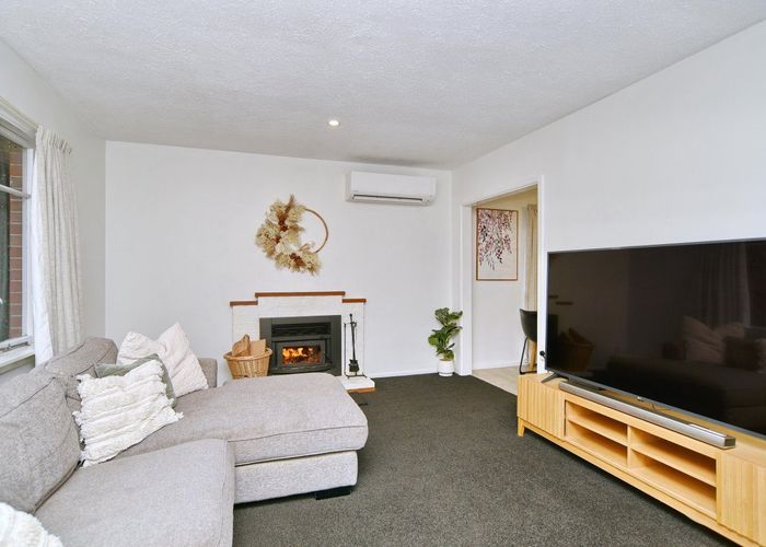  at 2/21 Dunedin Street, Redwood, Christchurch City, Canterbury