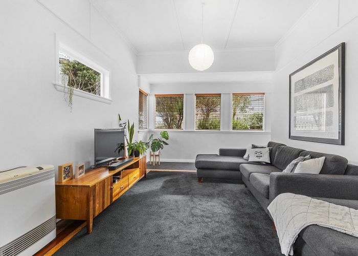  at 16 Charlotte Avenue, Brooklyn, Wellington, Wellington