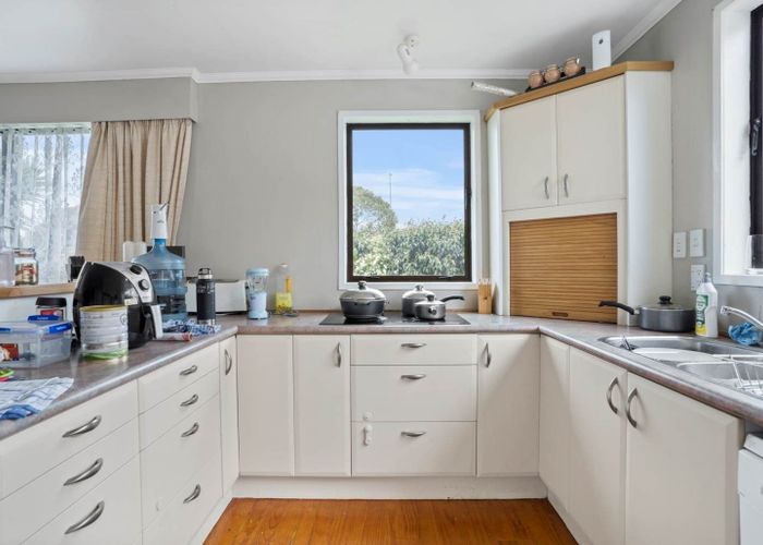  at 82 Rosella Road, Mangere East, Auckland