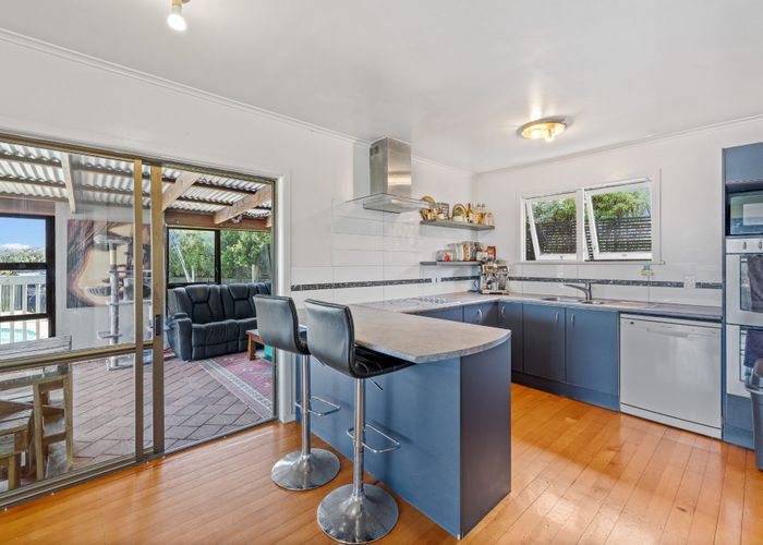  at 8 Pikitea Road, Mangere Bridge, Auckland