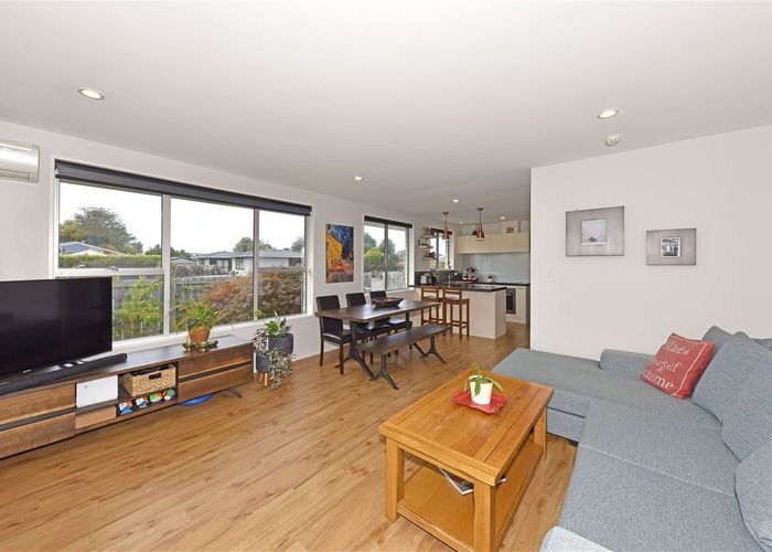  at 1/35 Cavendish Road, Casebrook, Christchurch