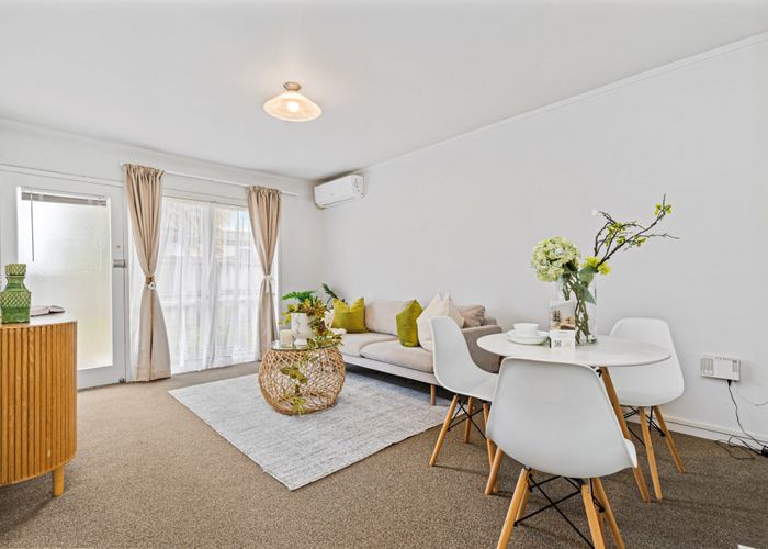  at 2/20 Henley Road, Mount Eden, Auckland