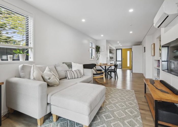  at 4/45 Cessna Crescent, Mangere, Manukau City, Auckland