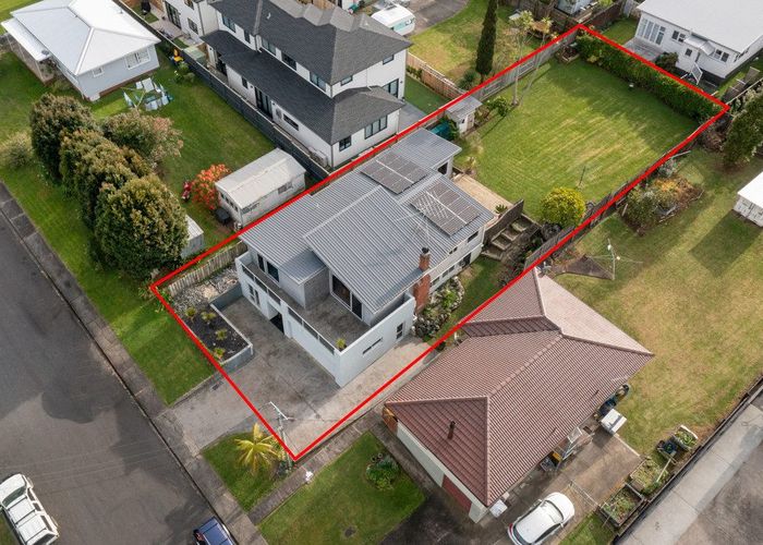  at 2 Keys Street, Belmont, Auckland
