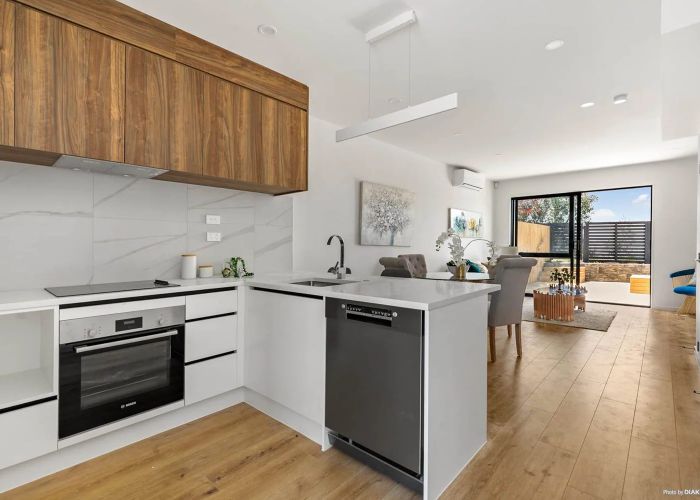  at 6/24 Carnoustie Drive, Wattle Downs, Manukau City, Auckland
