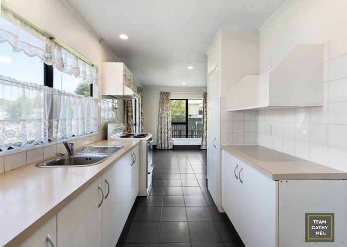  at 2/15 Jellicoe Road, Manurewa, Manukau City, Auckland