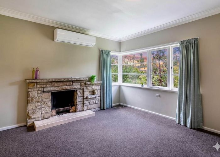  at 15 Fairmount Road, Titirangi, Waitakere City, Auckland