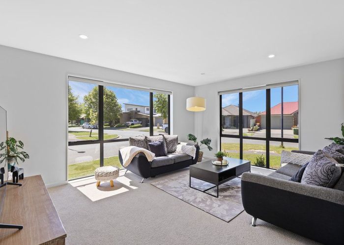  at 43 Carradale Avenue, Broomfield, Christchurch