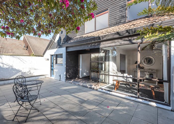  at 2/27 Shrewsbury Street, Merivale, Christchurch City, Canterbury