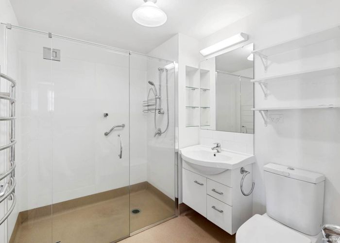  at 5/128 St George Street, Papatoetoe, Auckland