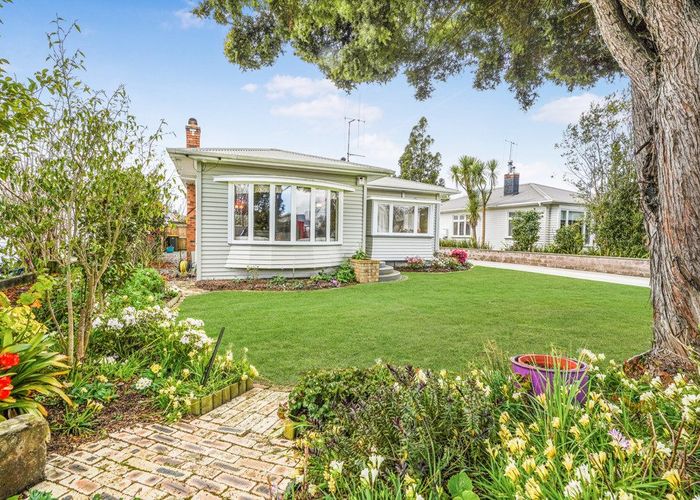  at 11 Gillies Avenue, Claudelands, Hamilton