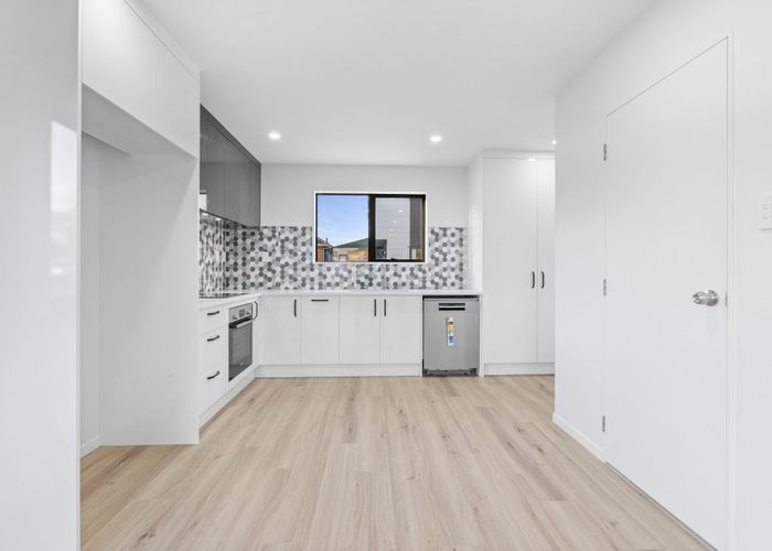  at 15 Dreadon Road, Manurewa, Manukau City, Auckland