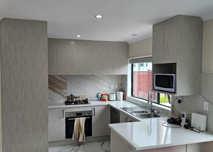  at 83a Hutchinsons Road, Bucklands Beach, Manukau City, Auckland