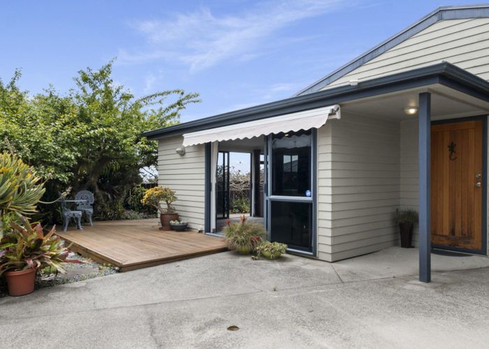  at 2 Dunrobbin Place, Gate Pa, Tauranga
