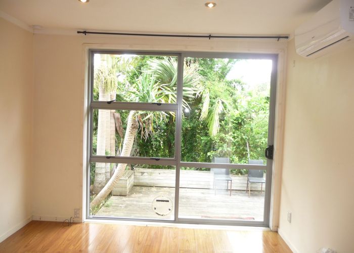  at 2/28 Saxon St, Waterview, Auckland City, Auckland