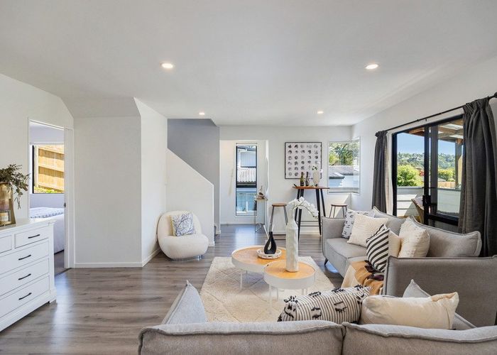  at 2/32 Tamahere Drive, Glenfield, North Shore City, Auckland