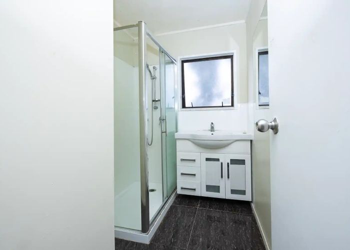  at 2/9 Cornwall Road, Mangere, Manukau City, Auckland