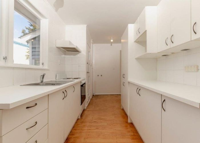  at 6 Gilpin Place, Beach Haven, North Shore City, Auckland