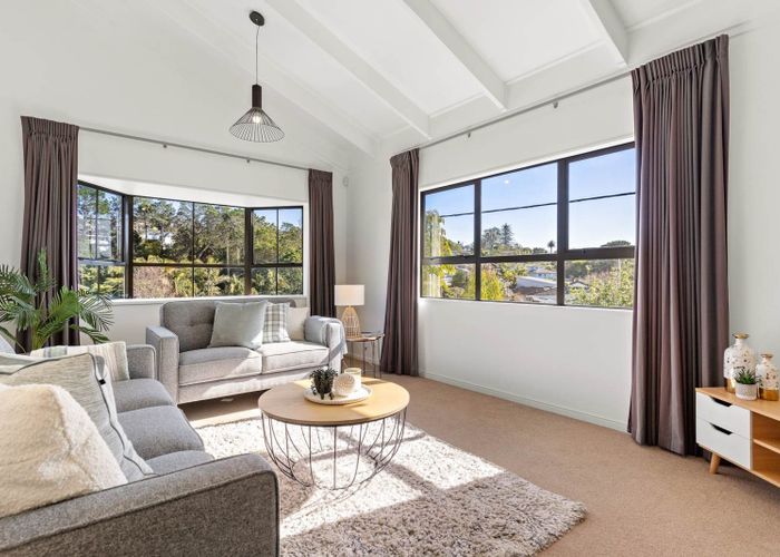  at 2/660 Beach Road, Browns Bay, North Shore City, Auckland