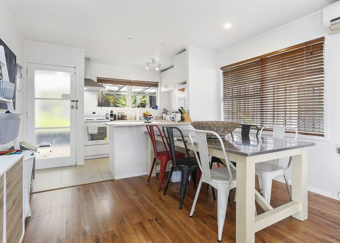  at 9 Beaudine Avenue, Glenfield, North Shore City, Auckland