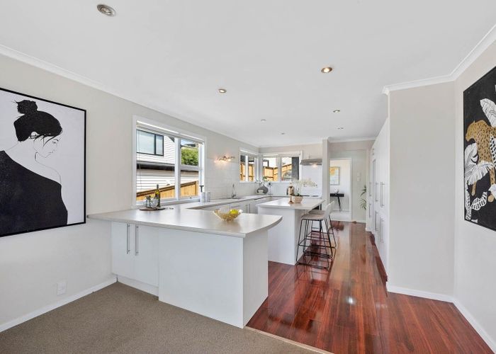  at 1/52 Beulah Avenue, Rothesay Bay, North Shore City, Auckland