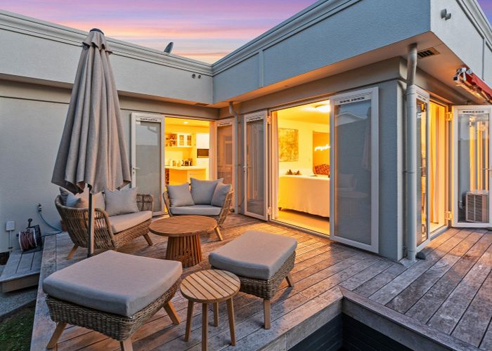  at 2/7 Morton Avenue, Forrest Hill, North Shore City, Auckland