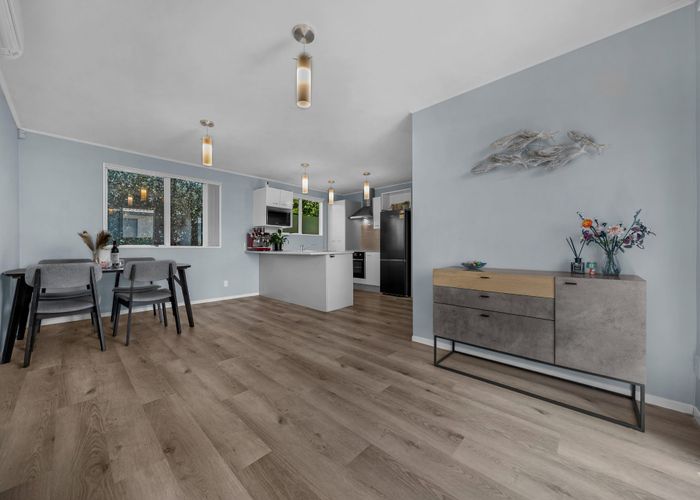  at 2/10 Norrie Smith Avenue, Flat Bush, Manukau City, Auckland