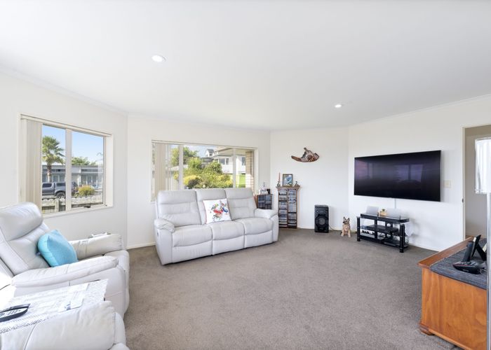  at 4 Sandhurst Rise, Henderson, Auckland