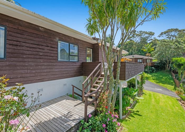  at 1/36 Greenvalley Rise, Glenfield, North Shore City, Auckland