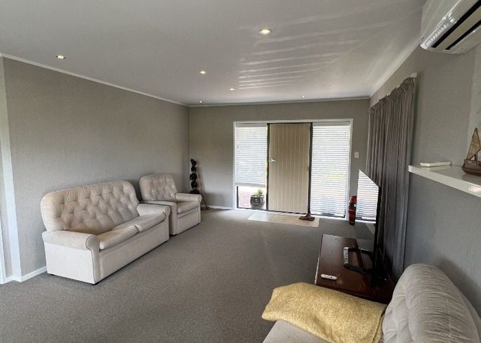  at 2/7 Anna Watson Road, Half Moon Bay, Manukau City, Auckland