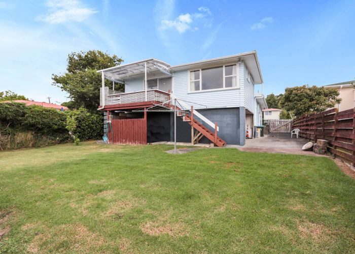  at 3 Caledonian Place, Blockhouse Bay, Auckland