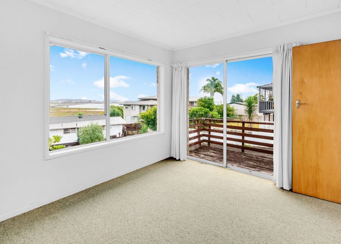  at 10 Maryland Street, Point Chevalier, Auckland