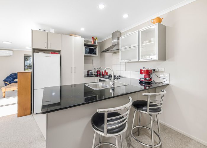  at 2 Anna Lane, Glen Eden, Waitakere City, Auckland