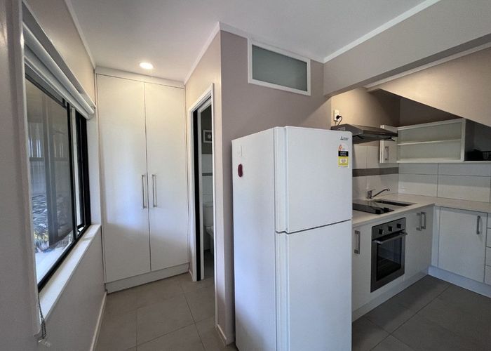  at 16 Kerlin Cres (left unit), West Harbour, Waitakere City, Auckland
