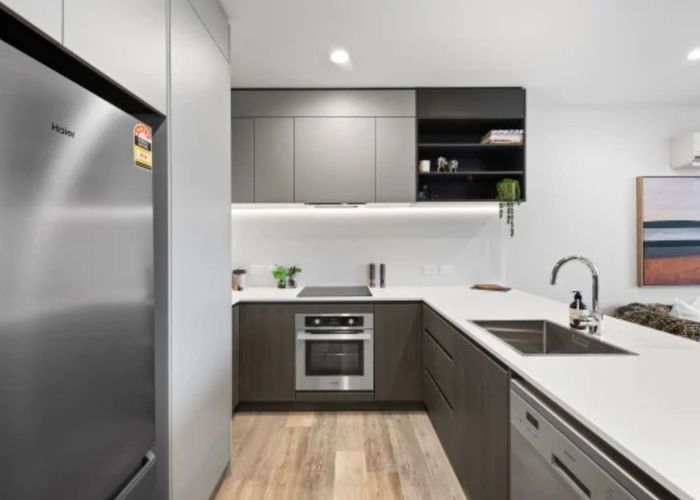  at 27 Lynton Road, Mount Wellington, Auckland City, Auckland