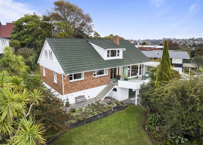  at 4 Alton Avenue, Hillcrest, Auckland