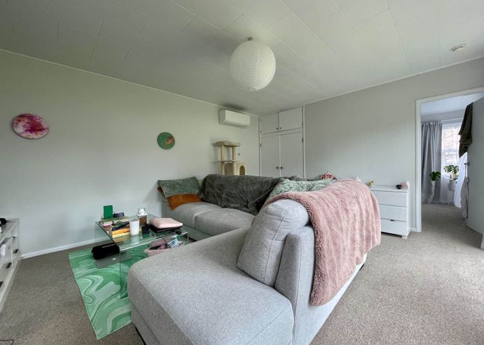  at 2/22 Saltburn Road, Milford, Auckland