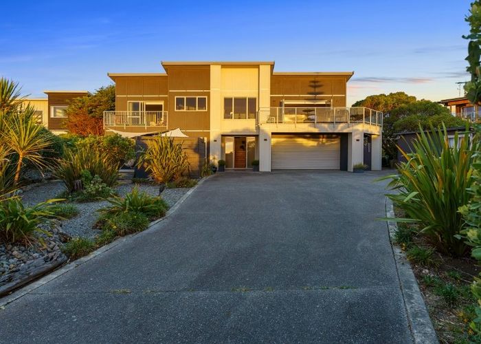 at 11 Pharazyn Avenue, Waikanae Beach, Waikanae